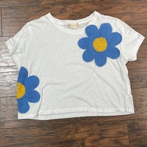Crocheted flower cropped white tee new condition